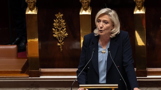 Tribunal de París confirma condena de líder de extrema derecha Marine Le Pen: deberá usar tobillera electrónica