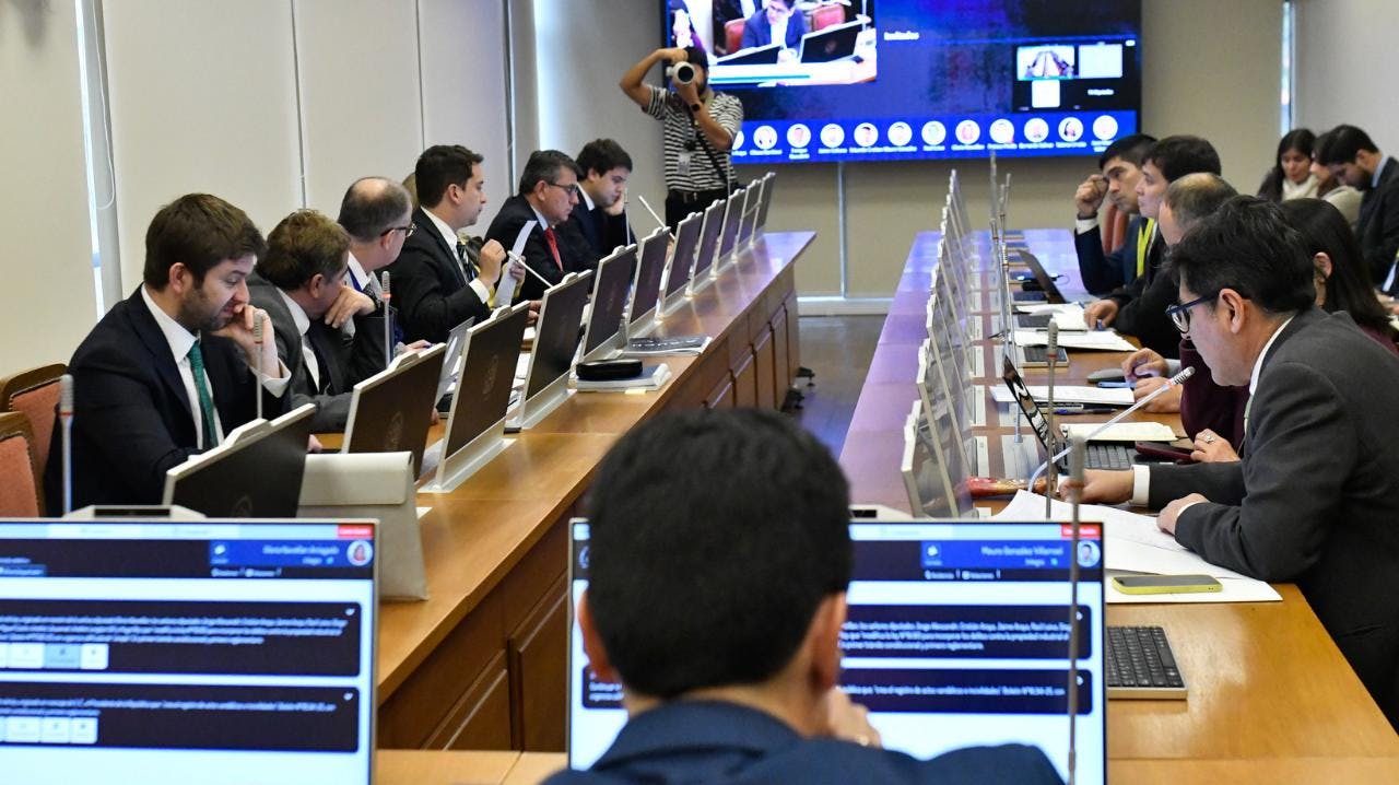 Comisión de Hacienda del Senado despacha megarreforma y podría votarse durante esta jornada en la Sala