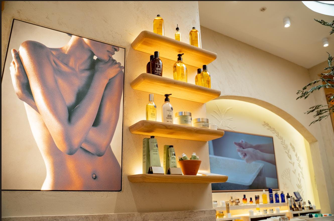 L'Occitane renueva su boutique en Casacostanera con un nuevo concepto inspirado en los paisajes y la esencia de la Provenza