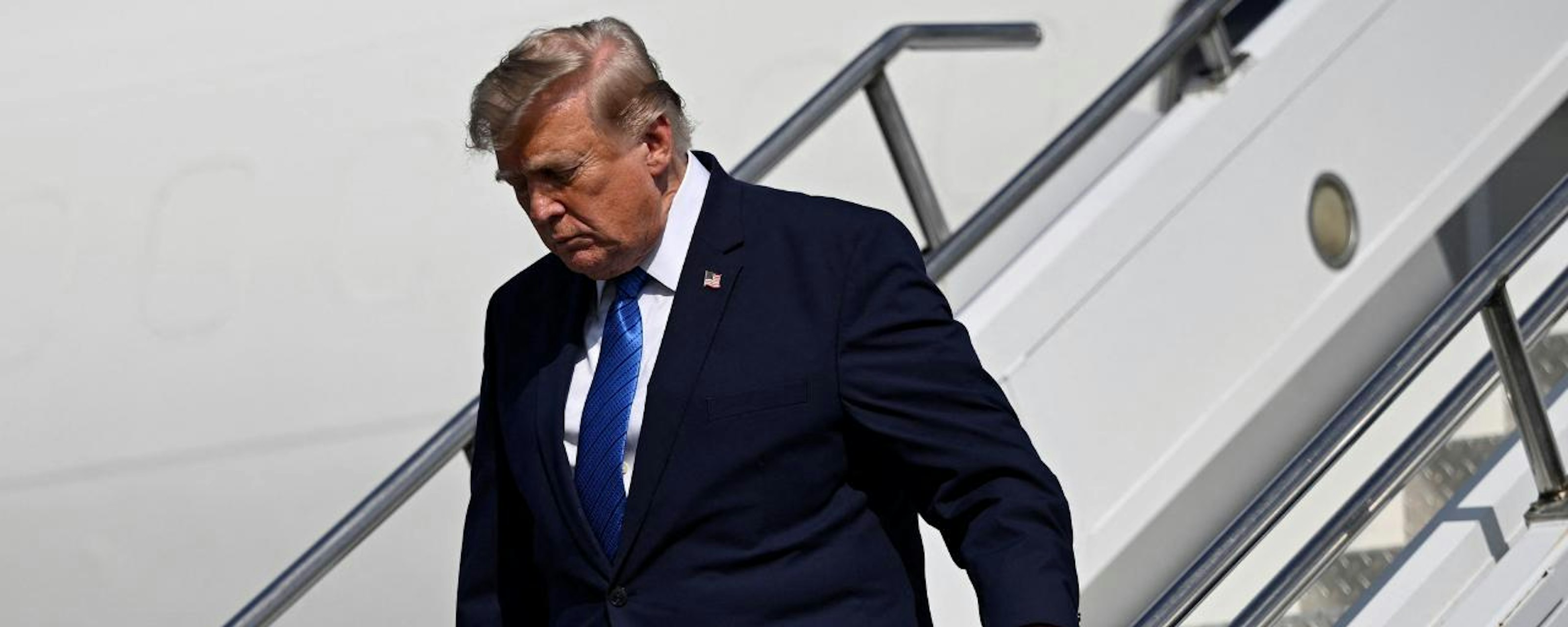 Trump amenaza con bombardear a Omán "sin piedad" si intervienen en acuerdo de paz con Irán