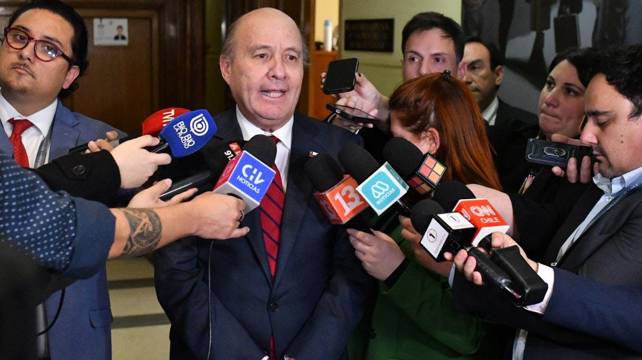 Ministro Quiroz niega recesión y sostiene que caída del PIB de 0,2% en el segundo trimestre "es un dato del pasado"