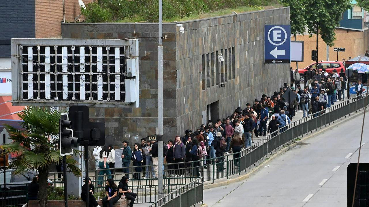 Tasa de desempleo sube a 9,6% en agosto y Gobierno asegura que está "actuando con decisión"