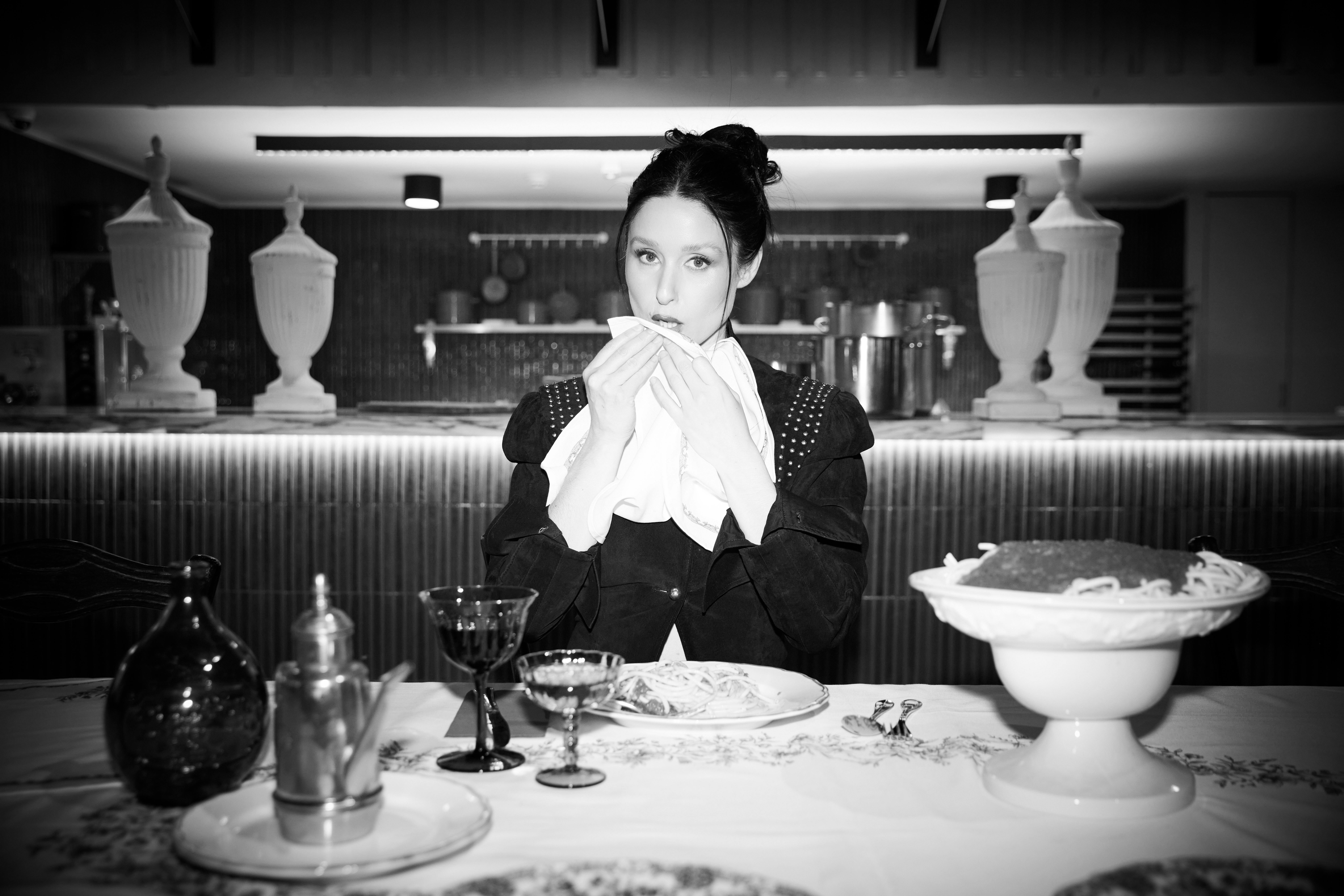 "Cena maldita": Una experiencia exclusiva de Francisca Valenzuela que fusiona música y gastronomía en Amor y Pasta