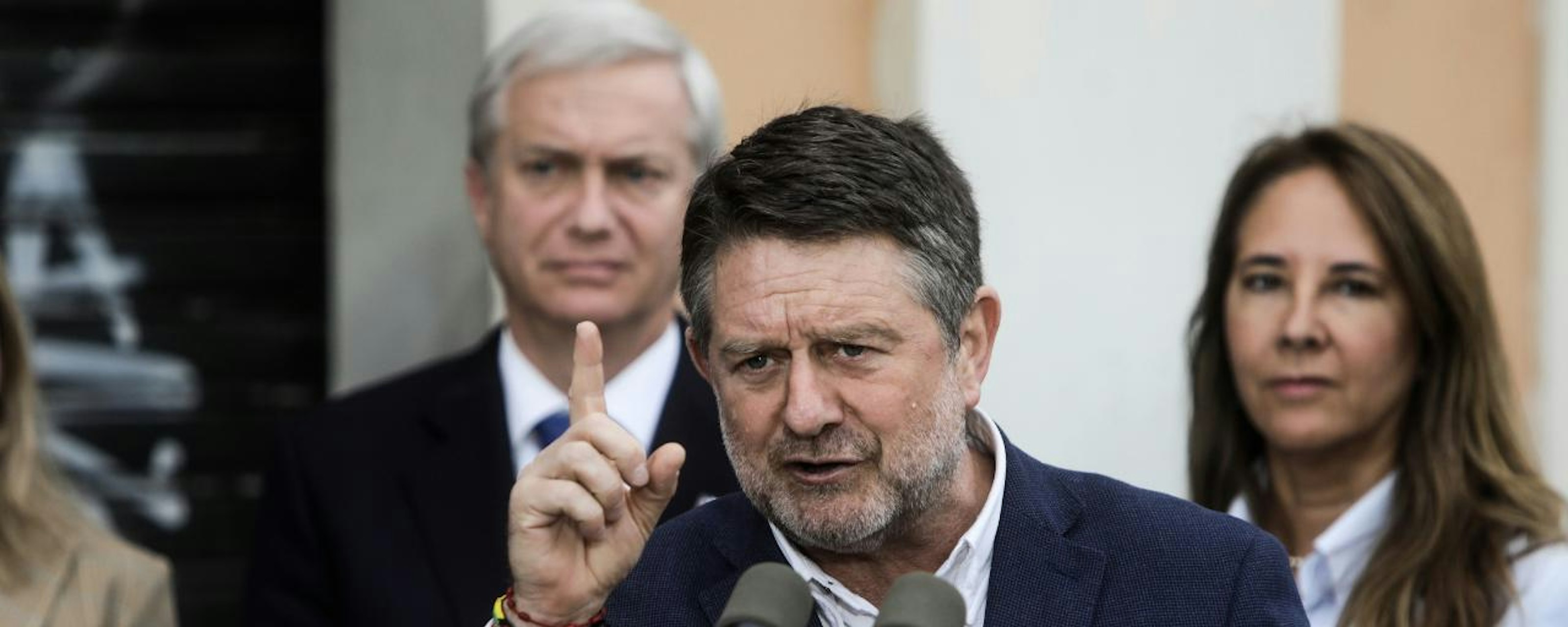 Claudio Orrego por desborde de Canal San Carlos: "Pediría que se alejen de las quebradas (...). Estamos en un momento de riesgo"