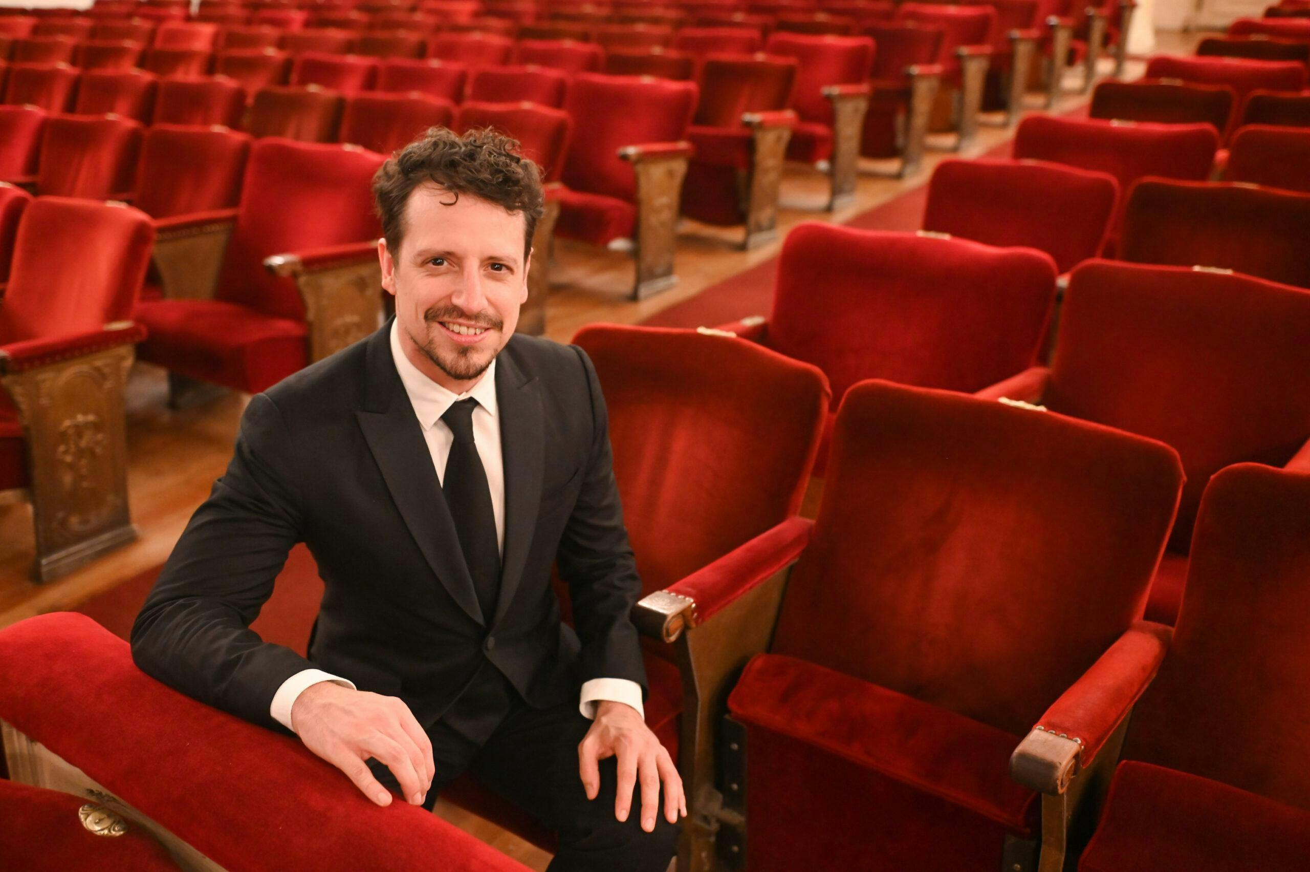 Teatro Municipal de Santiago nombra a nuevo director titular de la Orquesta Filarmónica