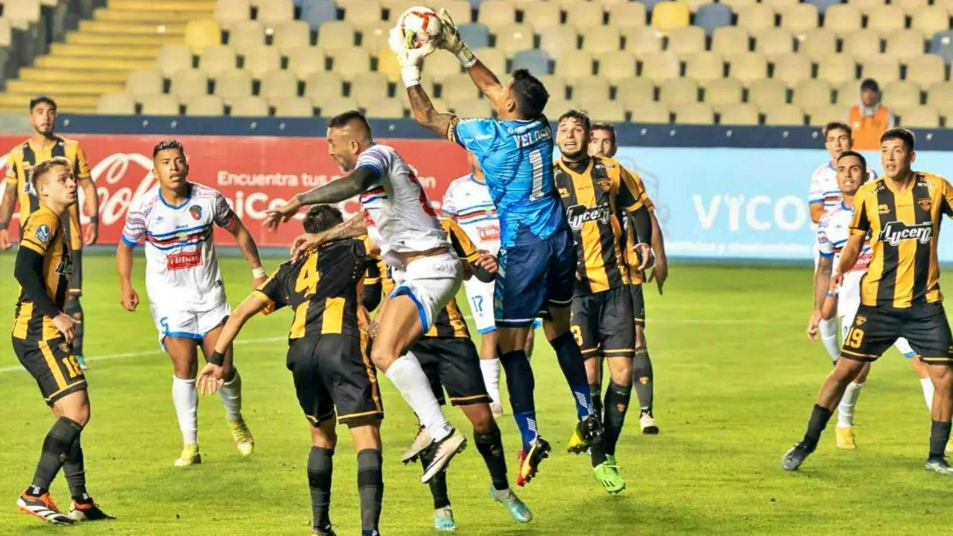 Día clave para Fernández Vial: jugadores decidirán si siguen entrenando en medio de crisis económica