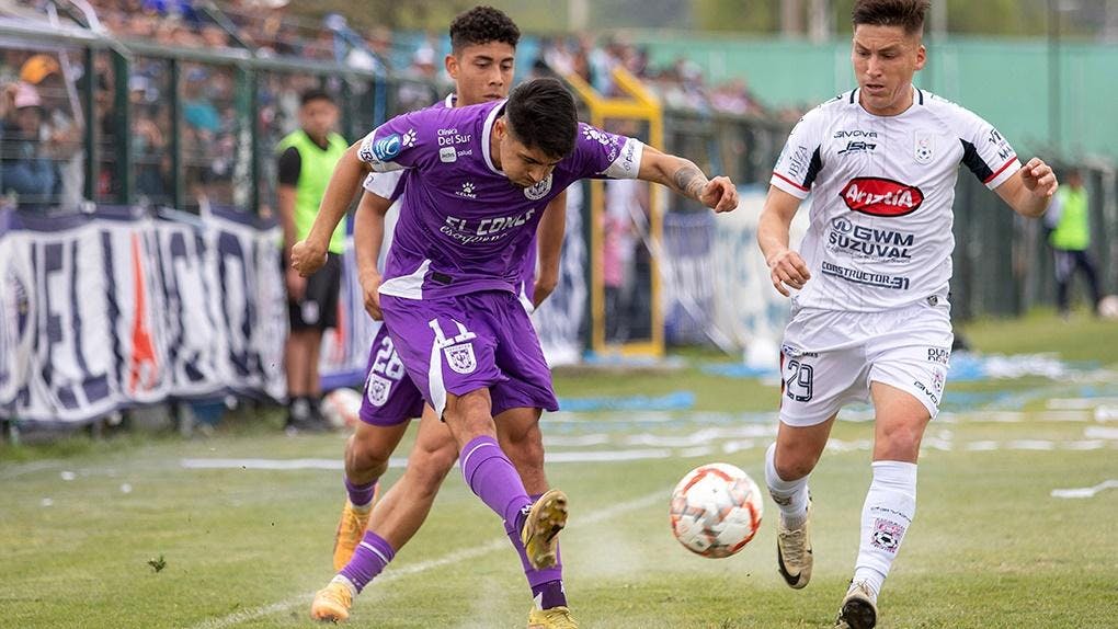 ¿Qué pasa si dos equipos empatan en puntos en el primer lugar de la Segunda División Profesional La Liga 2D?