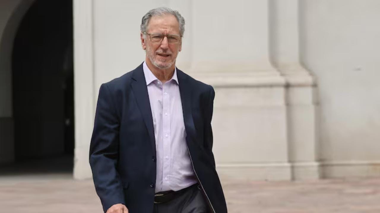 Álvaro García: "Espero que cuando conozcan toda la información se den cuenta que no hay fundamento para hacer una acusación constitucional contra un exministro que ya asumió su responsabilidad"