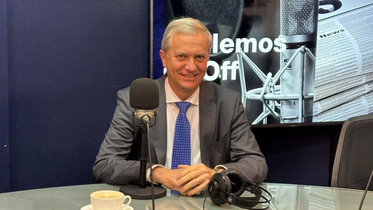 José Antonio Kast por Presupuesto 2026: "Es una vergüenza y tenemos un Presidente que sigue viajando por el mundo como si nada"