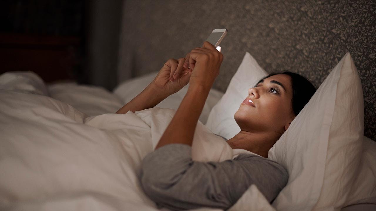 Las pantallas no dejan dormir: ¿Cuáles podrían ser las razones?