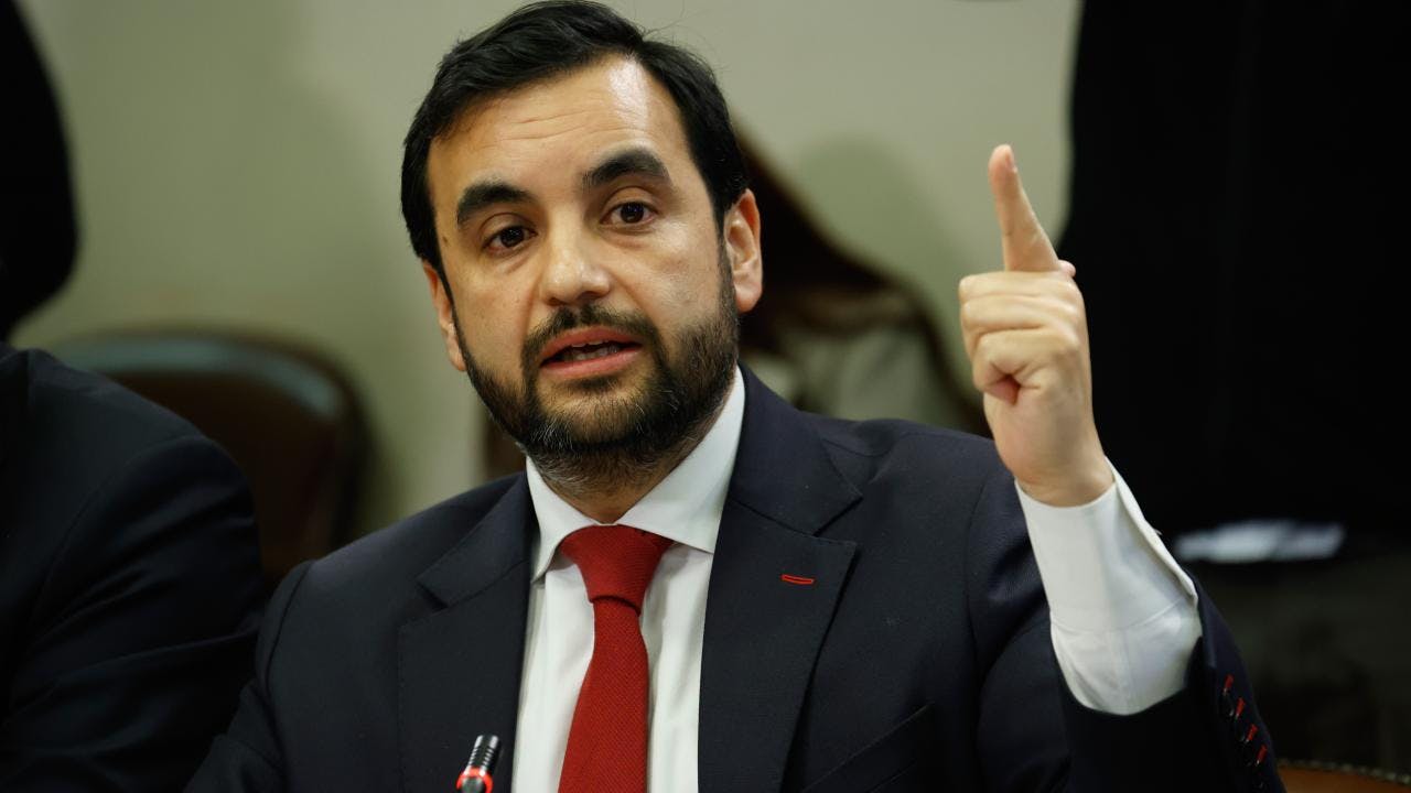 Ministro Gajardo apunta a Gendarmería por fugas en cárceles