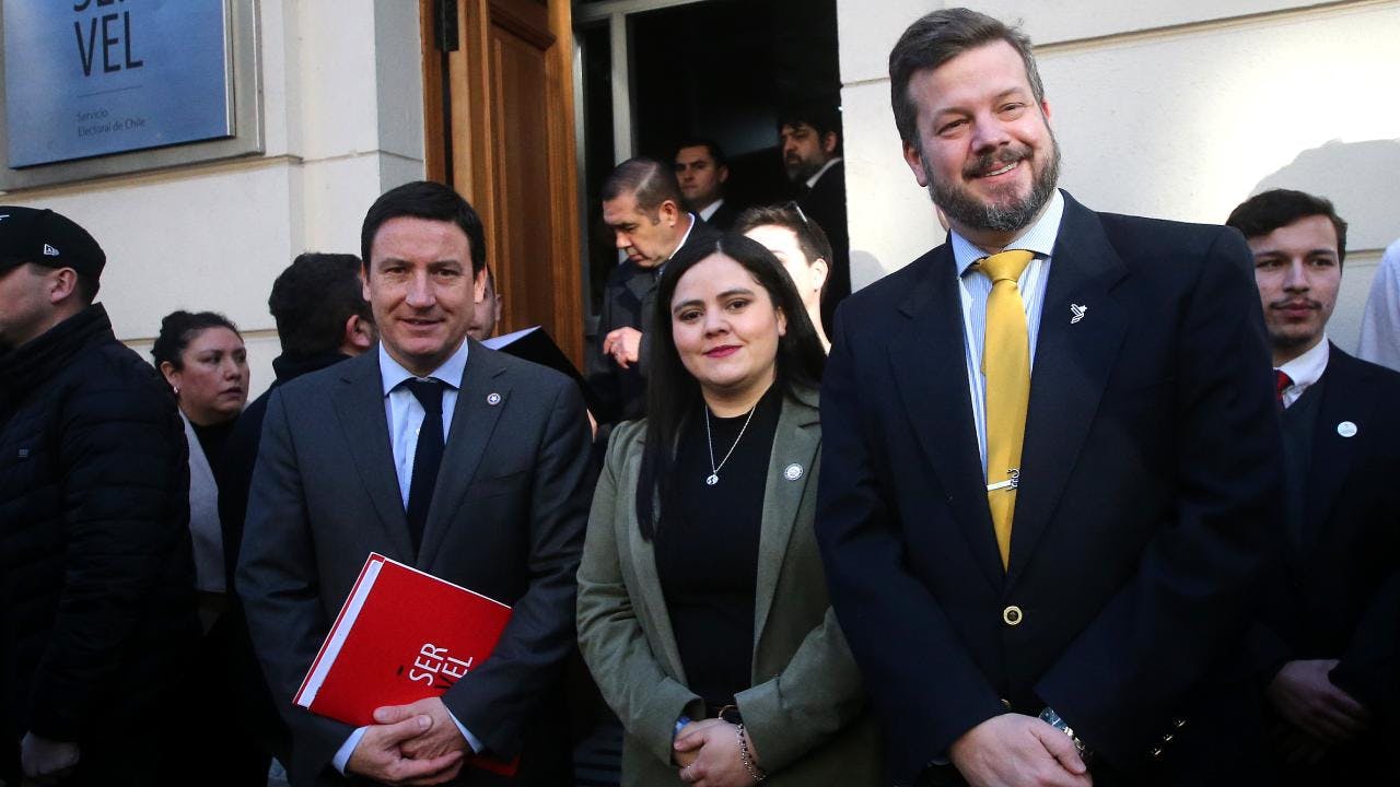 Portazo final a la lista parlamentaria única en la derecha: Republicanos y Libertarios inscriben sus propios candidatos al Congreso