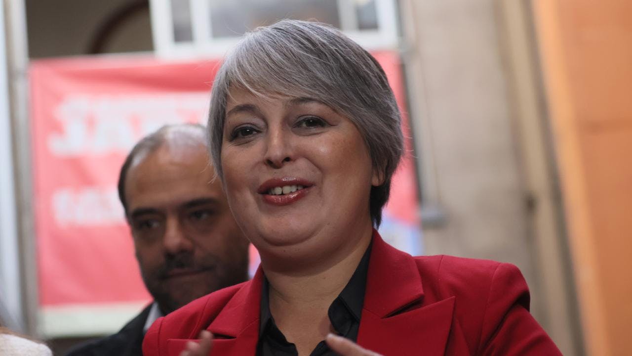 Con guiños a Carolina Tohá y buscando el respaldo de la DC: Jeannette Jara replantea su comando