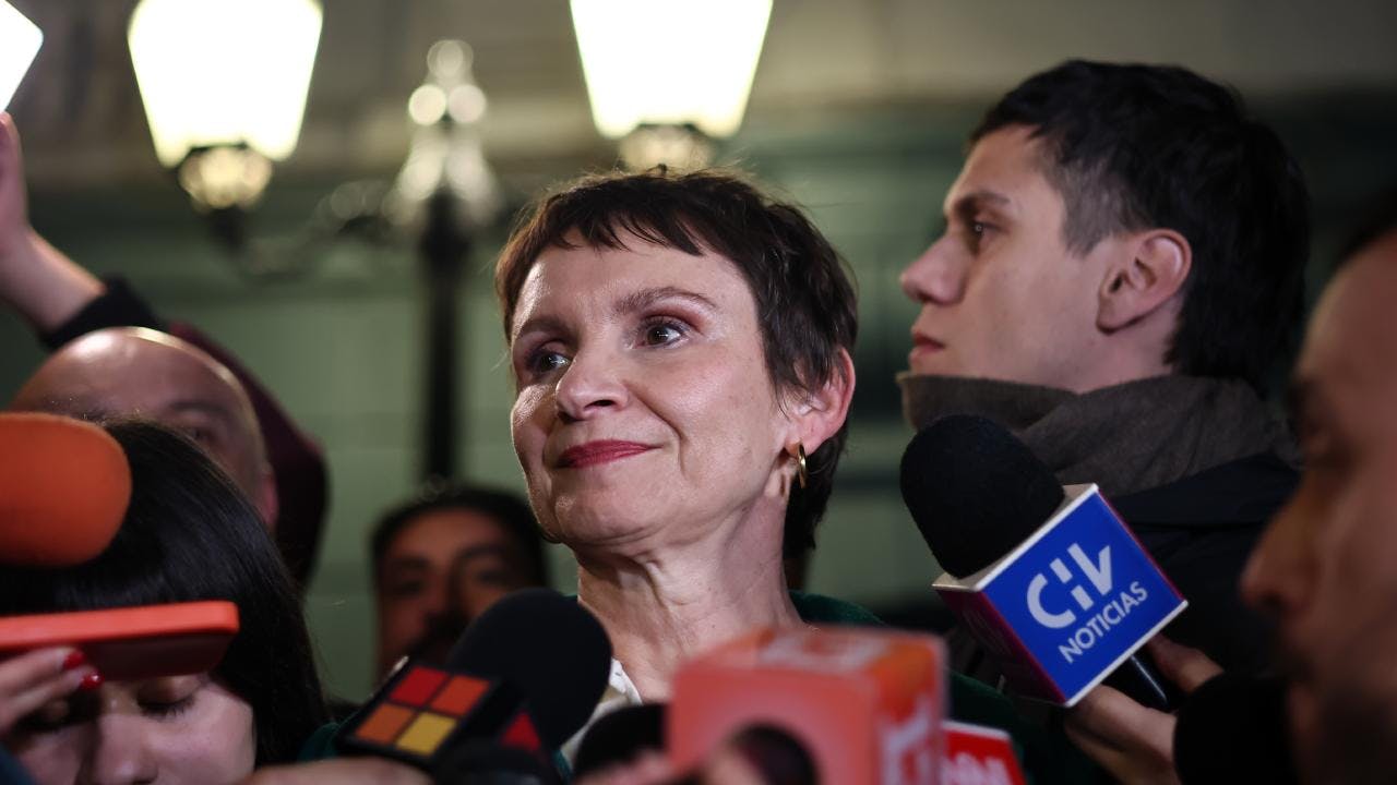 “Son unos resultados tristes, decepcionantes, no es lo que esperábamos”: Carolina Tohá reconoce triunfo de Jeannette Jara