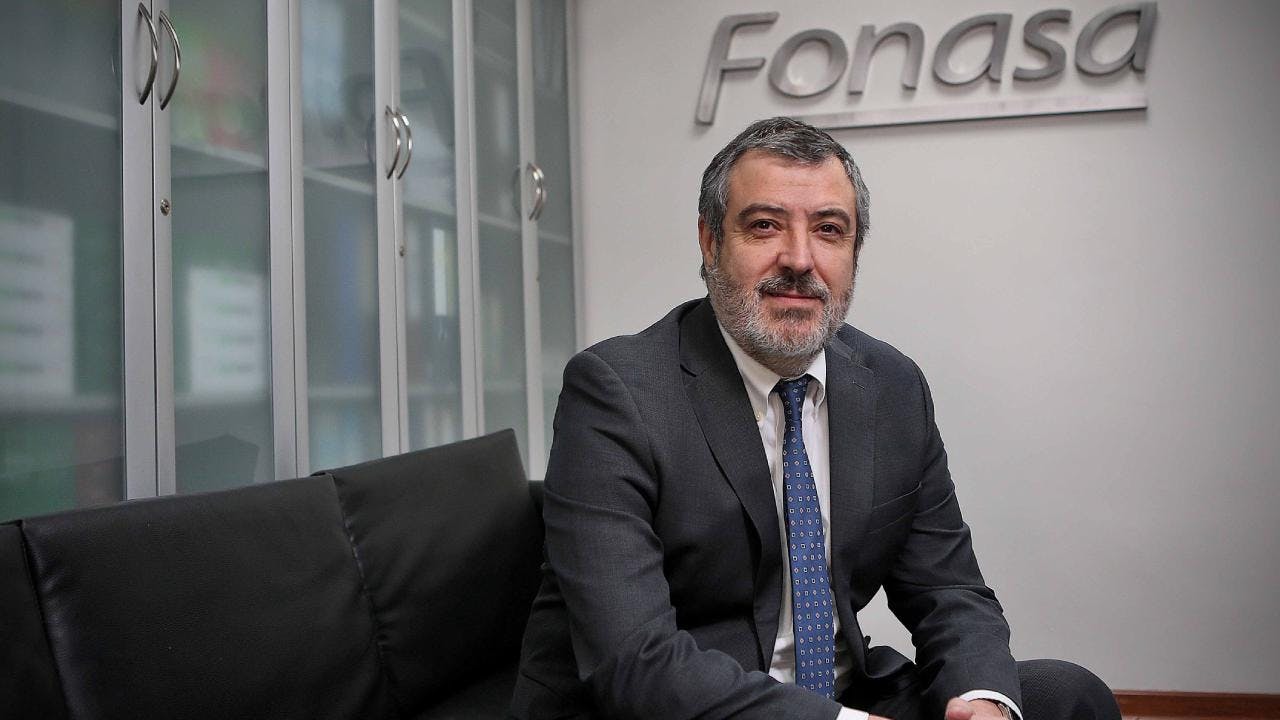 Director de Fonasa pide “desdramatizar” el fallido proceso de licitación