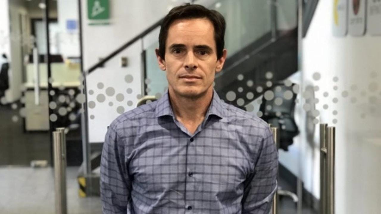 Cristián Valdivieso: “Jeannette Jara logró domar a las fuerzas internas del PC que la querían llevar hacia un tono más parecido a Daniel Jadue. Eso le ha dado dotes de liderazgo”