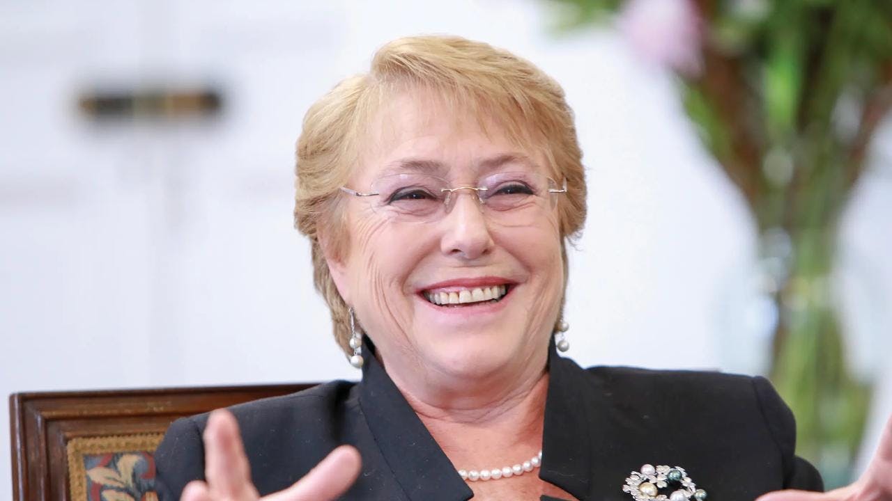 “No da lo mismo quién gobierna ni cómo se hace política”: El llamado de Michelle Bachelet para ir a votar este domingo