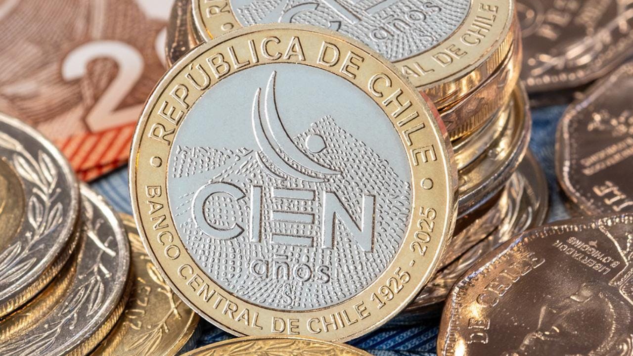 “Son para usarlas, no para guardarlas”: Banco Central lanza nueva moneda de 100 para conmemorar su centenario