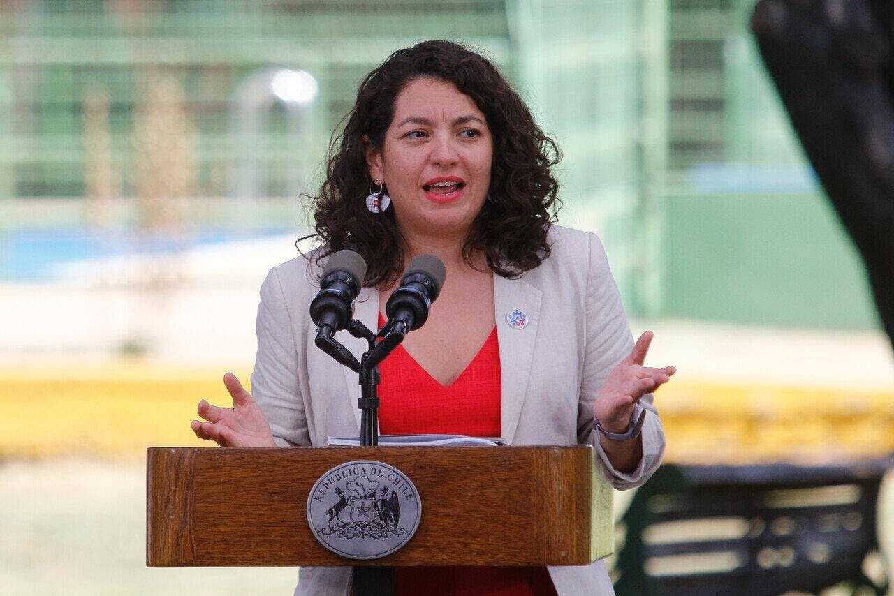 Minstra Toro sobre nueva Ley de adopciones: “Con el nuevo procedimiento debiesen duplicarse o triplicarse los niños declarados adoptables”