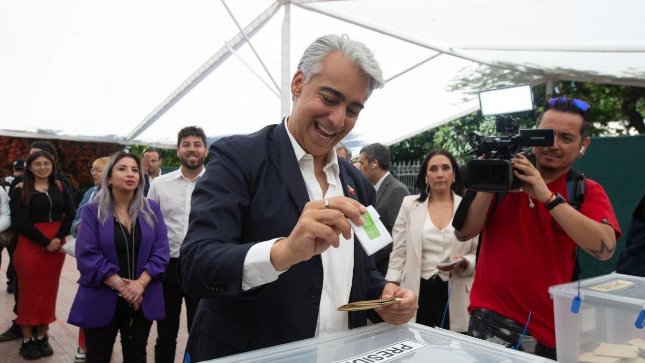 Marco Enríquez-Ominami:  "Yo espero que no voten por la manipulación, que voten por la verdad"