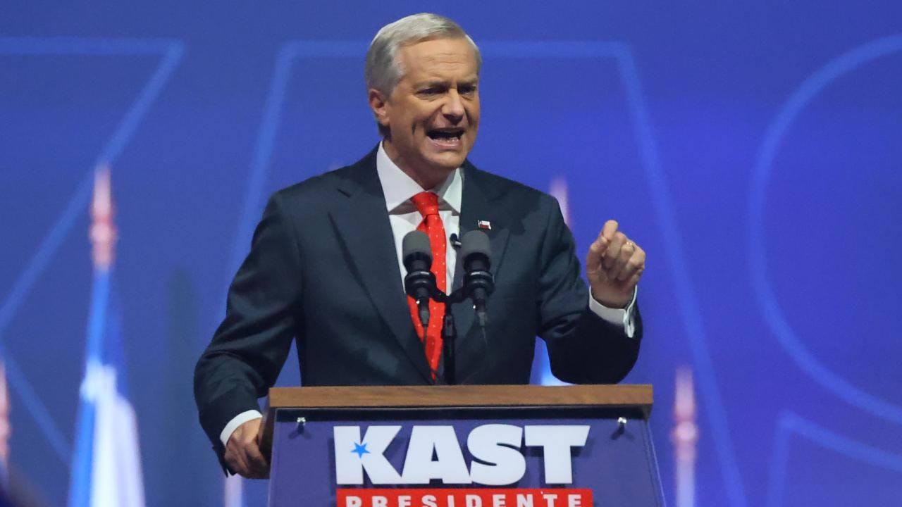 José Antonio Kast tras su pase a segunda vuelta: "Esta noche Chile sí despertó, luego de seis años de violencia y de mediocridad"