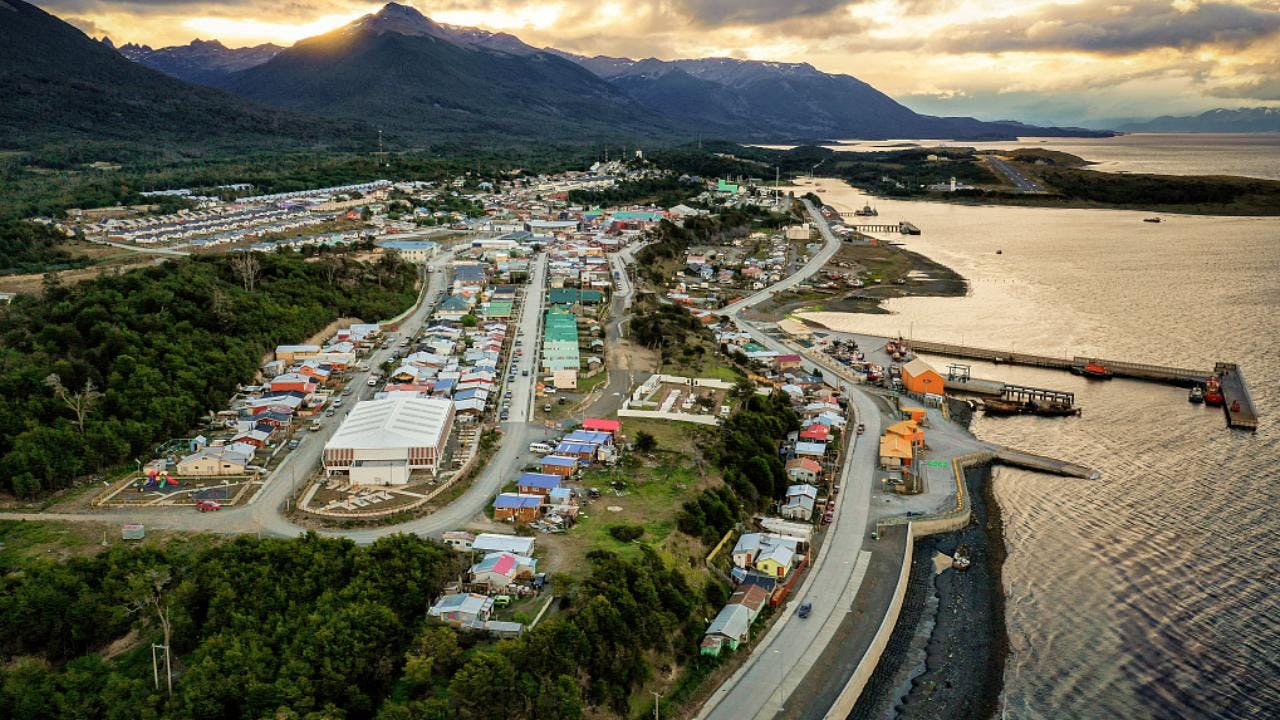 Puerto Williams vs. Ushuaia: Boric reaviva la disputa por la ciudad más austral del mundo