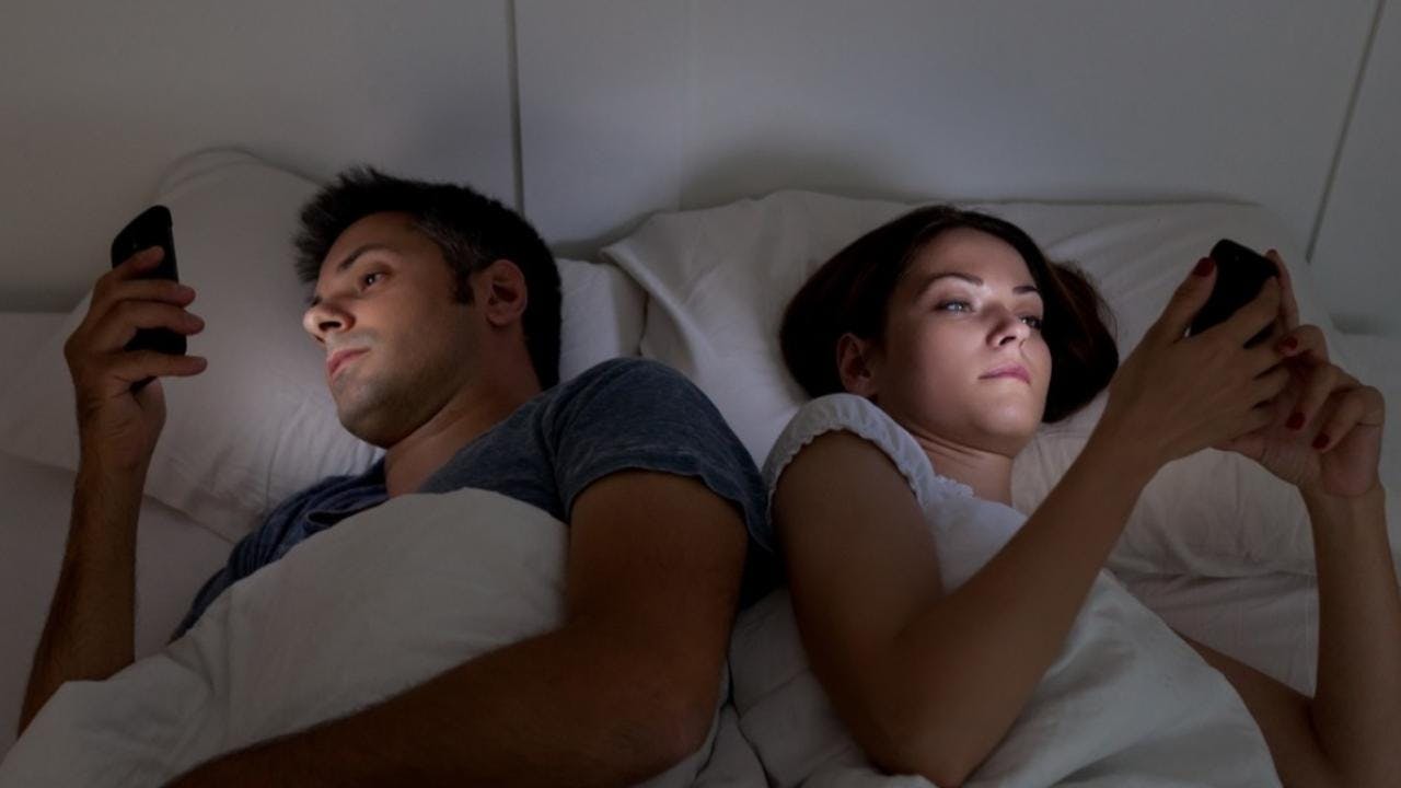 ¿Por qué la generación Z está teniendo menos relaciones sexuales?
