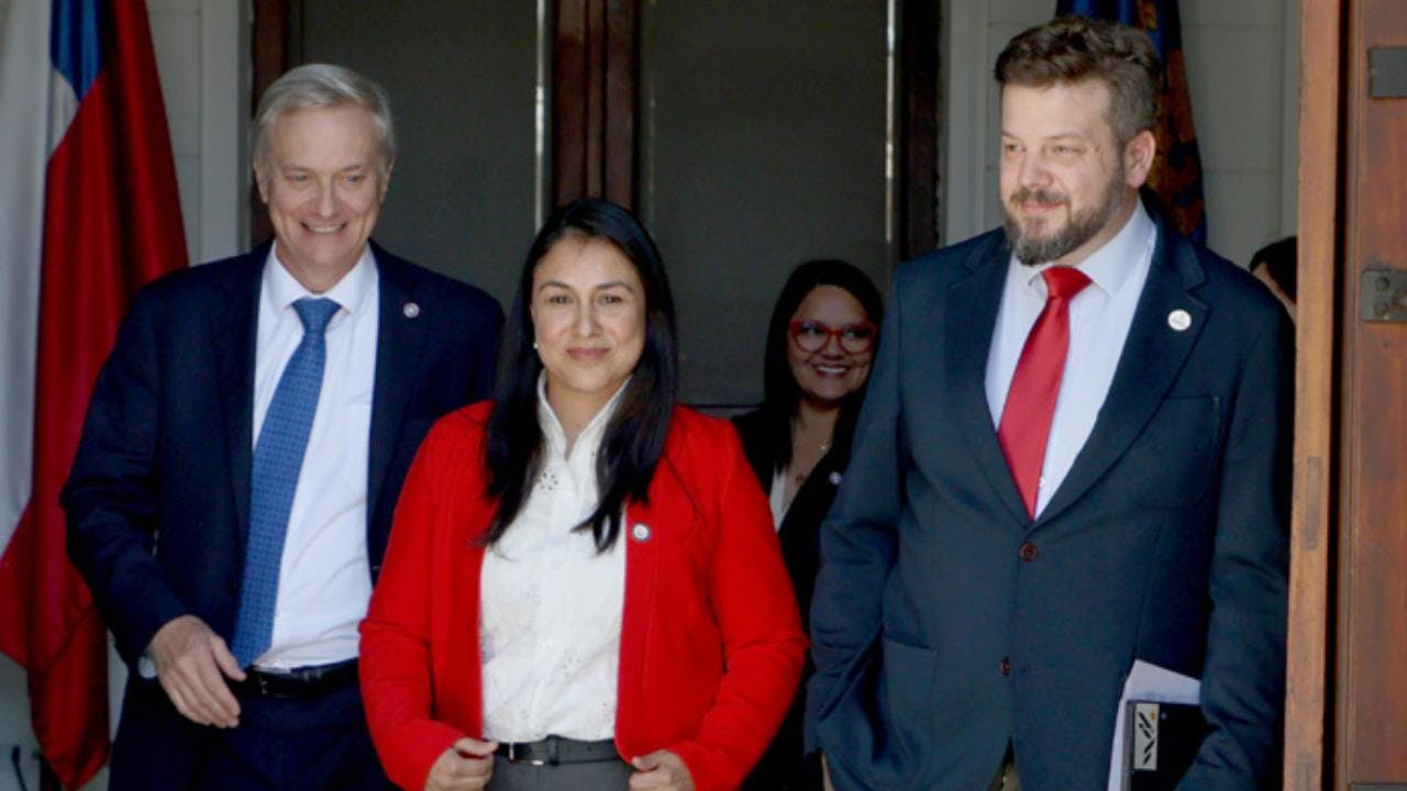 El fuego cruzado que complica la lista única en la derecha y ha iniciado una batahola entre Chile Vamos y Republicanos