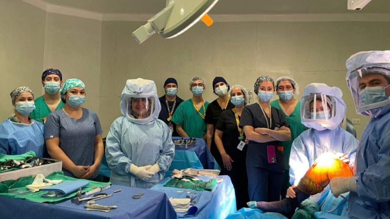 Primera cirugía de rodilla con asistencia robótica en Latinoamérica se hace en Chile