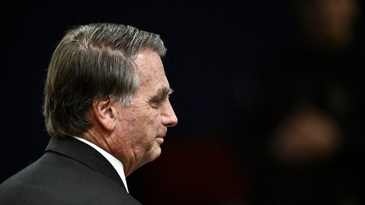 Cómo el expresidente de Brasil, Jair Bolsonaro, llegó a usar tobillera electrónica por riesgo de fuga