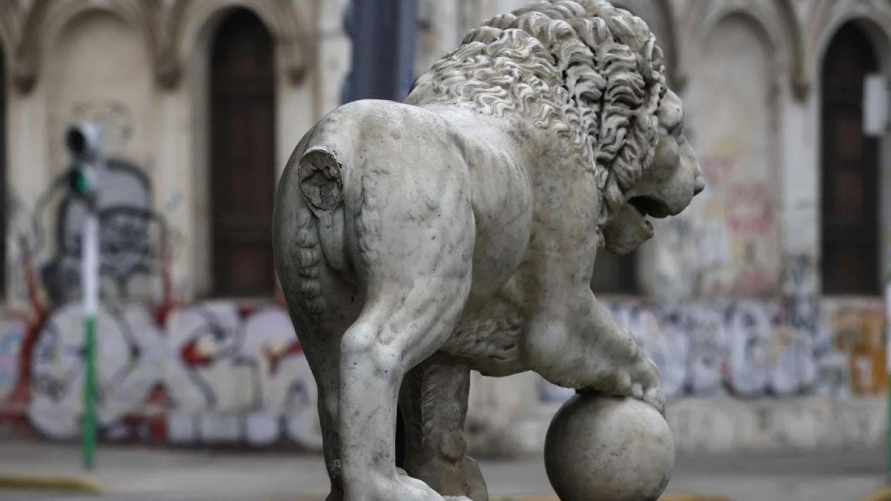 El león de mármol de Valparaíso pierde su cola y alerta sobre el deterioro patrimonial