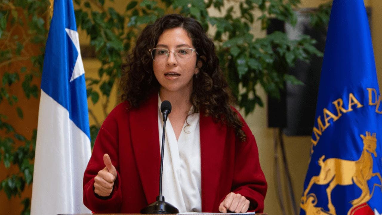 Gael Yeomans sobre Jara: “Le juega muy a favor haber sido ministra del Trabajo. Los logros de Jara dejan a Kast complicado porque él no ha demostrado nada”