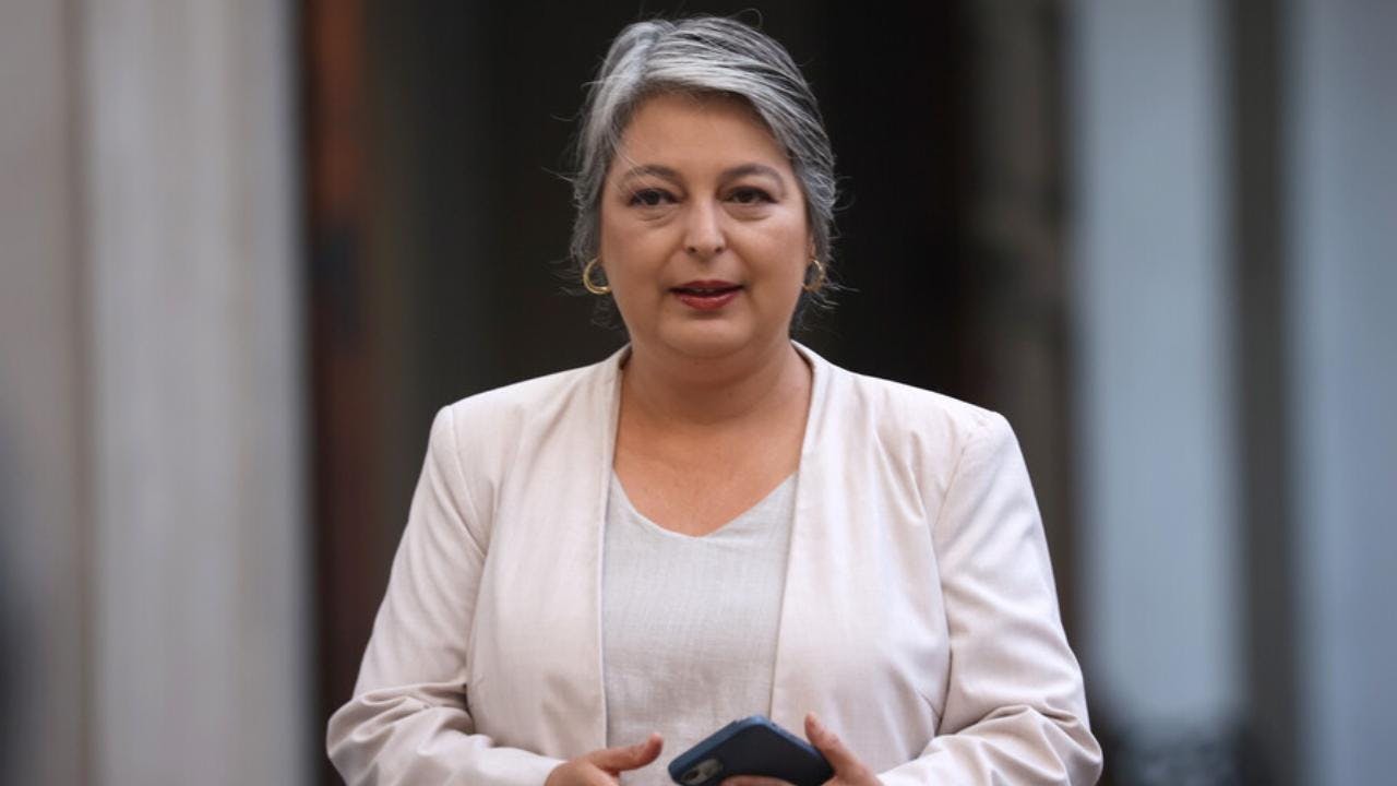 Jara asegura que no “responde por el Partido Comunista” y remarca que tiene “muchas discrepancias” con los lineamientos del conglomerado