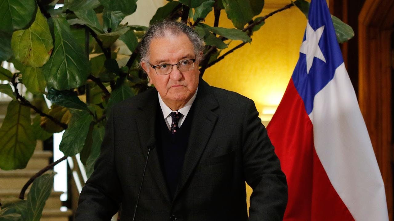 Francisco Huenchumilla: “Quien quiera dedicarse a los negocios, que lo haga, pero no en la política, porque esta implica la conducción del Estado, y el Estado representa a todos”