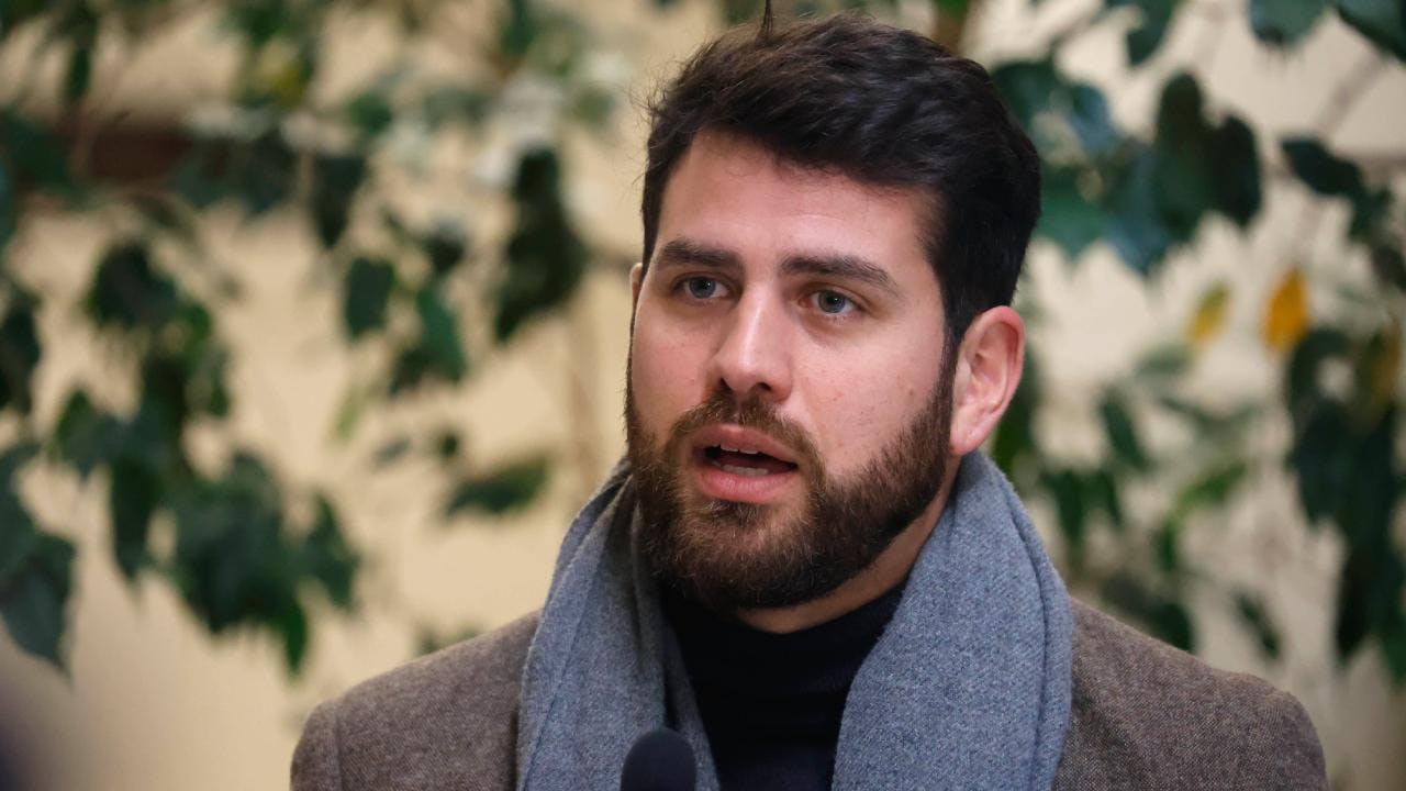Diego Ibáñez: “Si uno analiza al Partido Comunista en Chile, en comparación a otras experiencias internacionales, siempre ha sido socialdemócrata”
