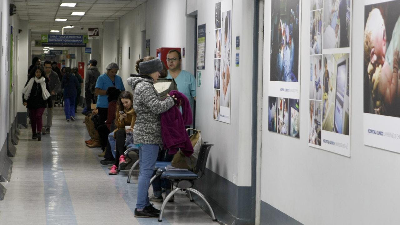 Crisis en el sistema de salud: 72% de los chilenos se siente desprotegido ante una enfermedad grave