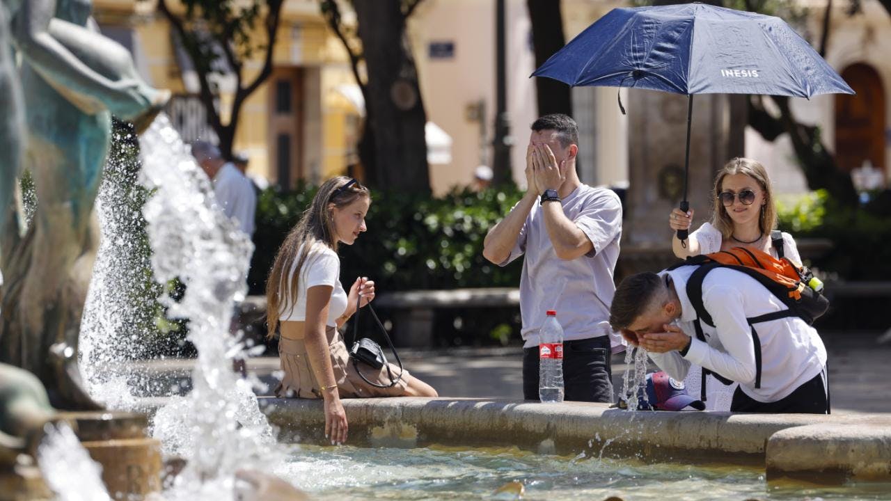 Ola de calor extrema en Europa obliga a millones a encerrarse en sus casas