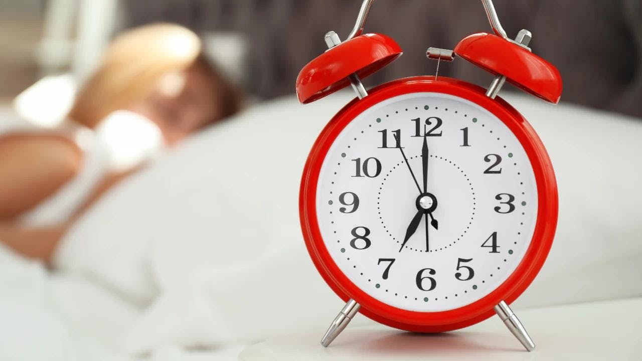Vuelve el horario de verano: ¿Cuándo adelantar los relojes en Chile?