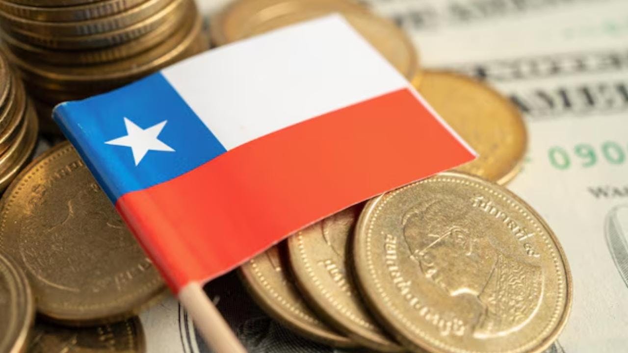 Fuga de capitales se frena durante junio y registra su menor número en 8 años