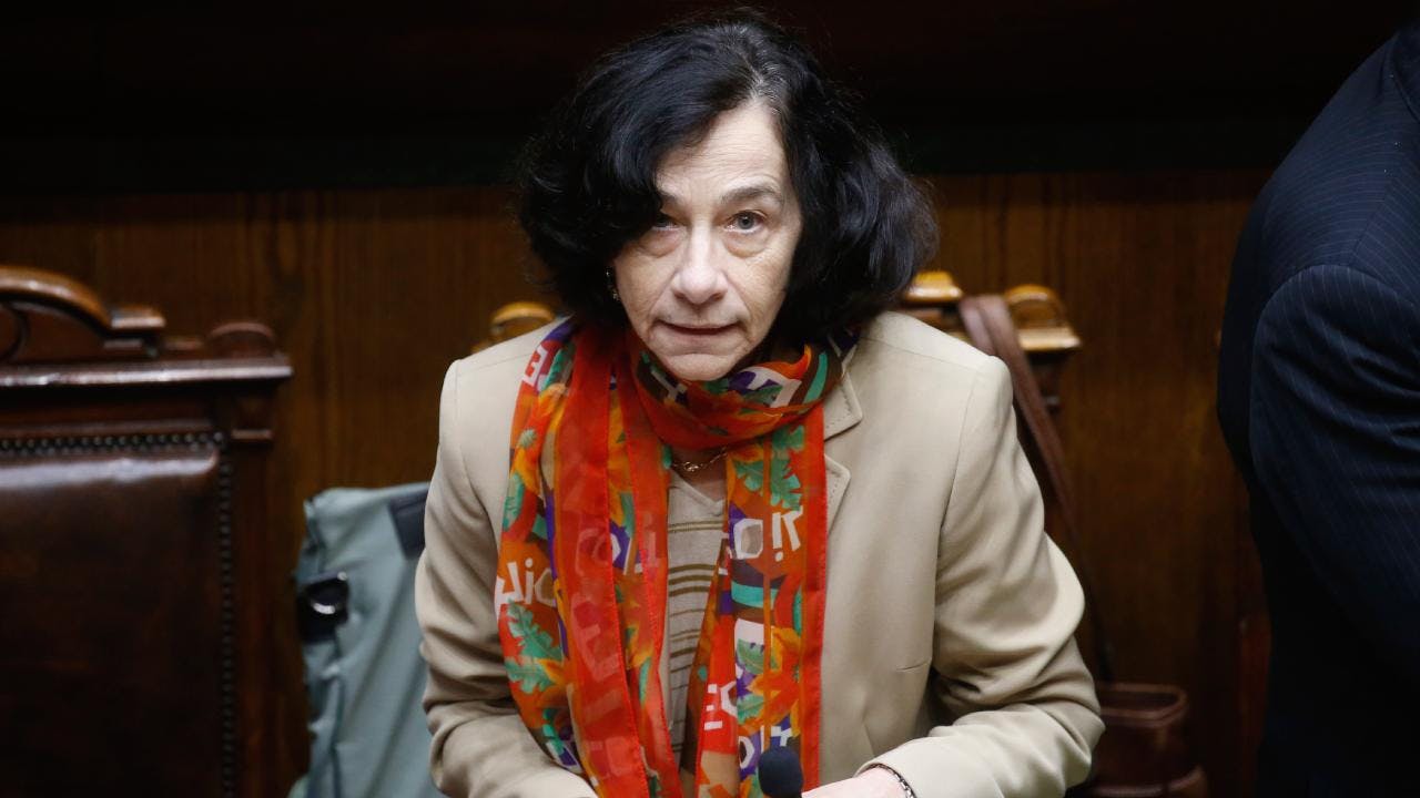 Rosanna Costa arremete contra proyecto que elimina UF: “Los impactos serían especialmente significativos”
