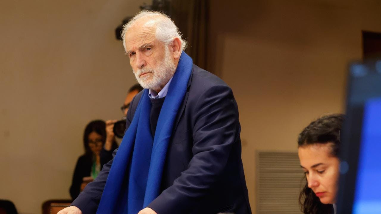 Ministro Montes se defiende por lentitud en reparación por megaincendio en Valparaíso: “No soy el jefe de la reconstrucción”