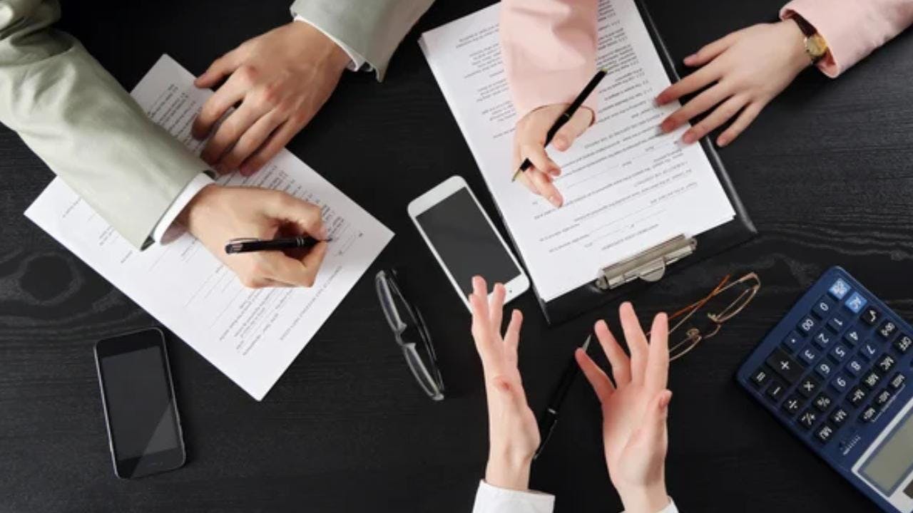 Según Sofofa, 46 mil empleos están trabados por “permisología”