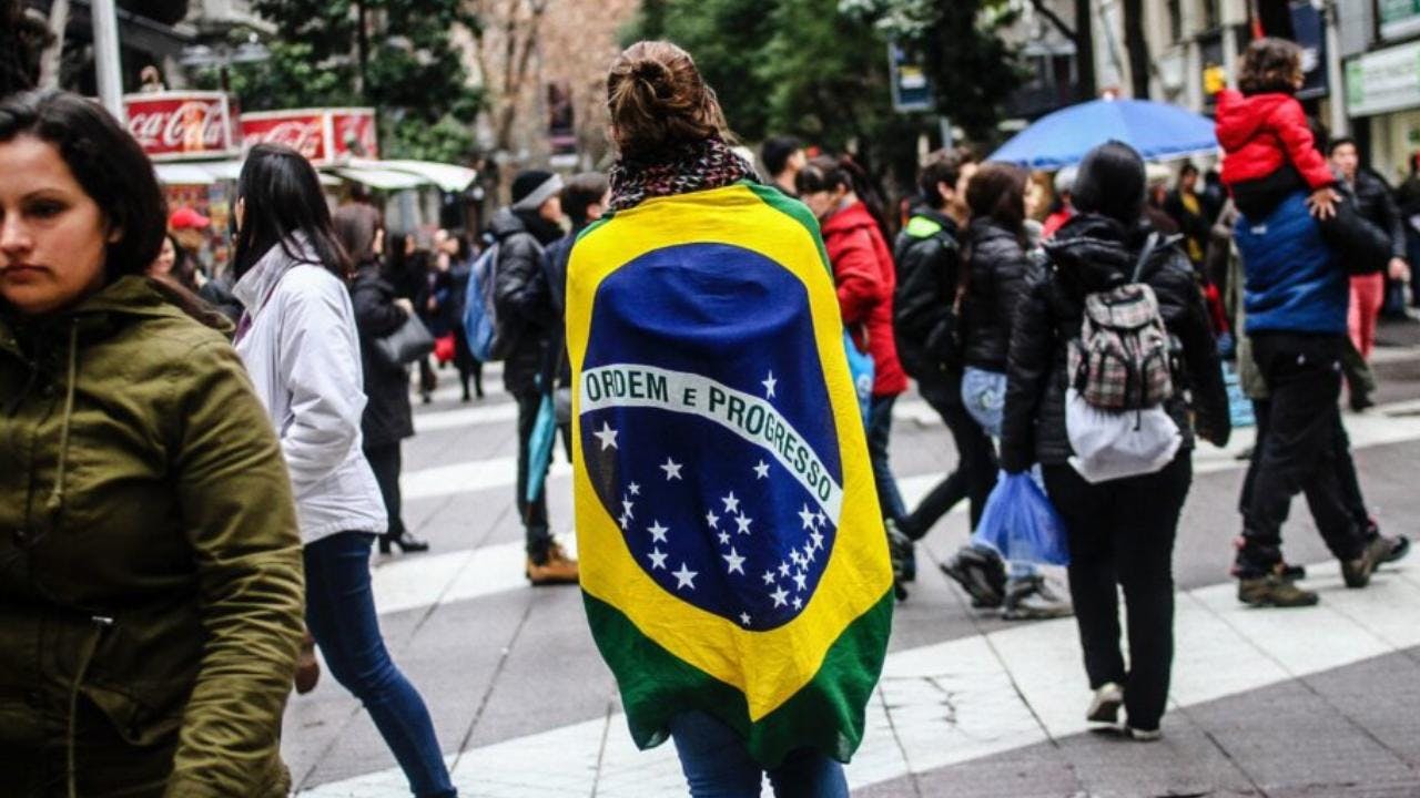 Brasileros y estadounidenses lideran la lista: Zoom al consumo de extranjeros en Chile durante el invierno
