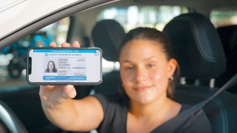 Licencia de conducir digital llega a la Región Metropolitana en septiembre