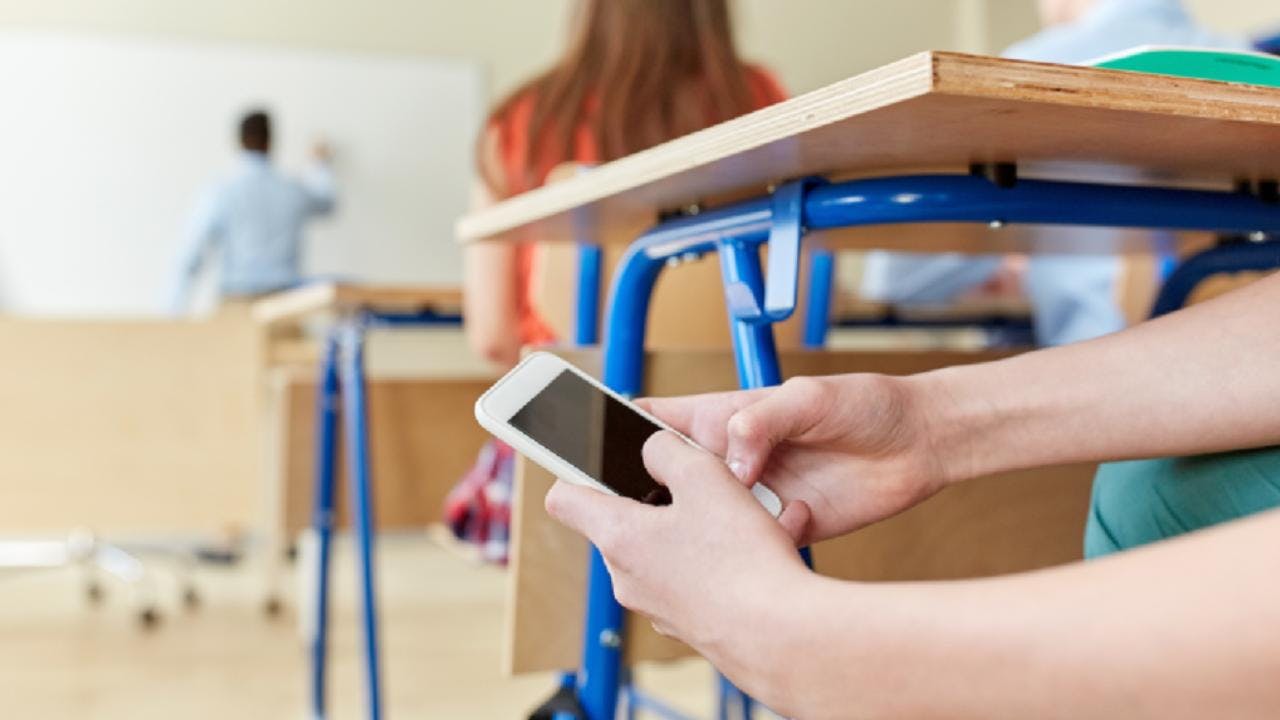 Senado aprueba en general proyecto que busca regular el uso de dispositivos tecnológicos en colegios
