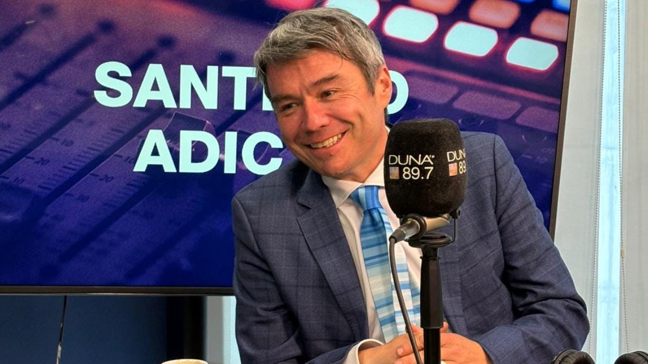 Exministro Marcelo Mena y la contaminación ambiental: Este “es uno de los mejores años que se ha medido la contaminación en Santiago”
