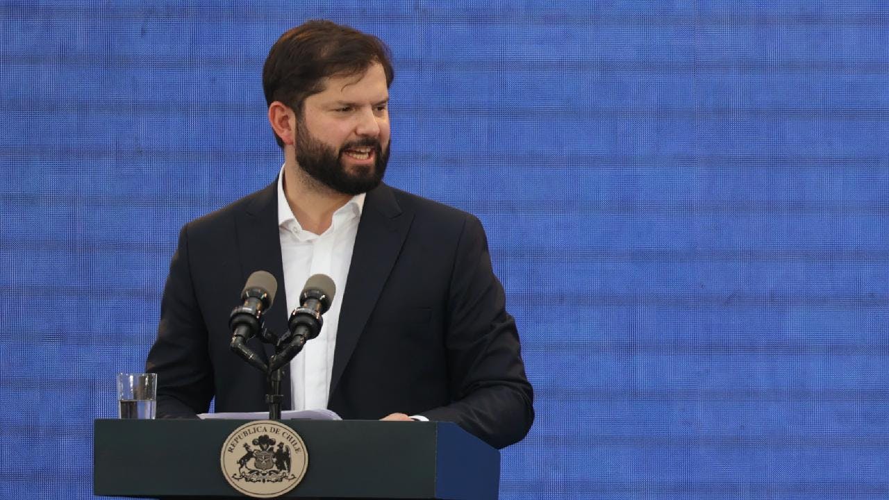 Presidente Boric tiene una “discrepancia” con el Banco Central sobre efectos en el empleo por reformas laborales
