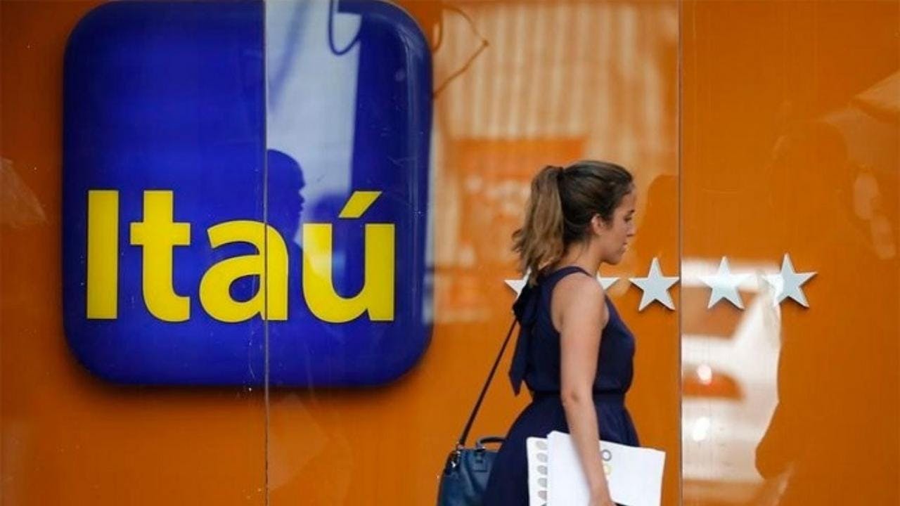 ¿Fin del teletrabajo? Itaú despide a 1.000 trabajadores por bajo rendimiento durante su funcionamiento telemático