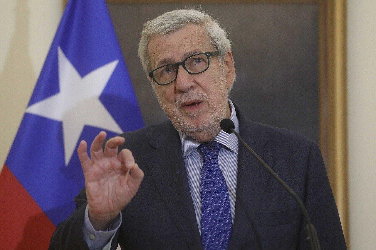 Canciller asegura que dichos de Presidente Boric sobre conflicto en Medio Oriente son “una posición de principios” y que no “condonamos” el actuar de Irán