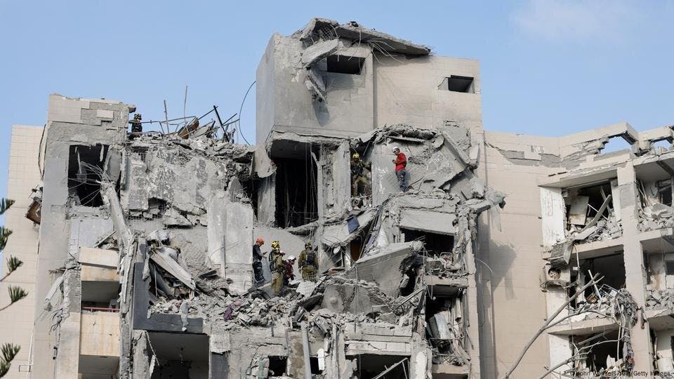 Acuerdo habría durado solo horas: Israel acusa a Irán de no respetar alto al fuego y vuelte a atacarlo, mientras Trump advierte a Tel Aviv de “no lanzar esas bombas”